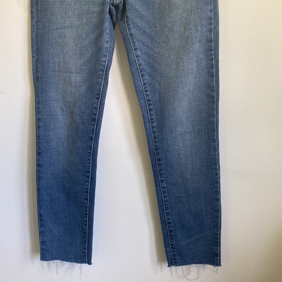 LEVI'S Womens 711 Mid-Rise Skinny Denim Jeans • Medium Wash • 28 W x 32 L - Picture 3 of 10